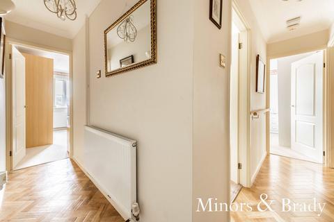 61 Cranesbill Road, Lowestoft, NR33 7EE