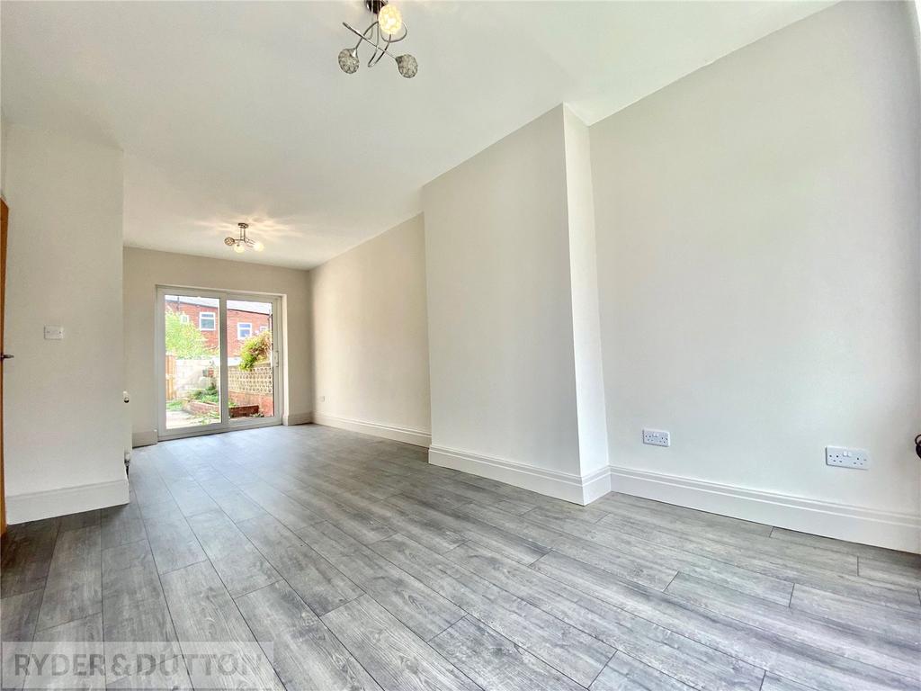Penrith Avenue, Coppice, Oldham, OL8 3 bed townhouse £875 pcm (£202 pw)