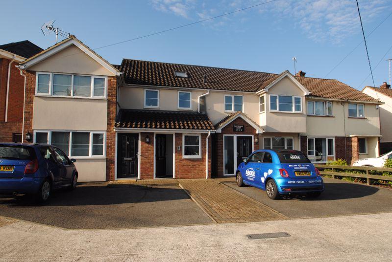 Lansdowne Drive, Rayleigh 2 bed apartment £240,000