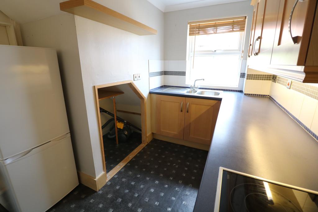 Fernhurst Road, Calcot 1 bed terraced house £995 pcm (£230 pw)