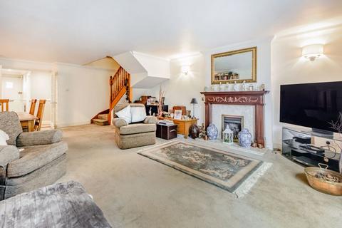 3 bedroom terraced house for sale - Wellers Court, Shere
