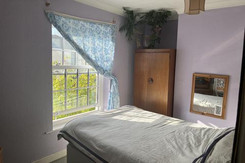 3 bedroom terraced house to rent, Village Road, Gosport, PO12