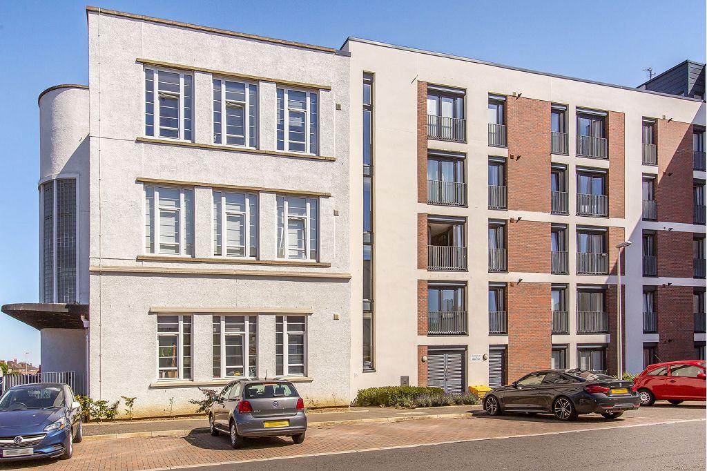 5-8 Arneil Place, Edinburgh, EH5 2GP 2 bed flat - £200,000