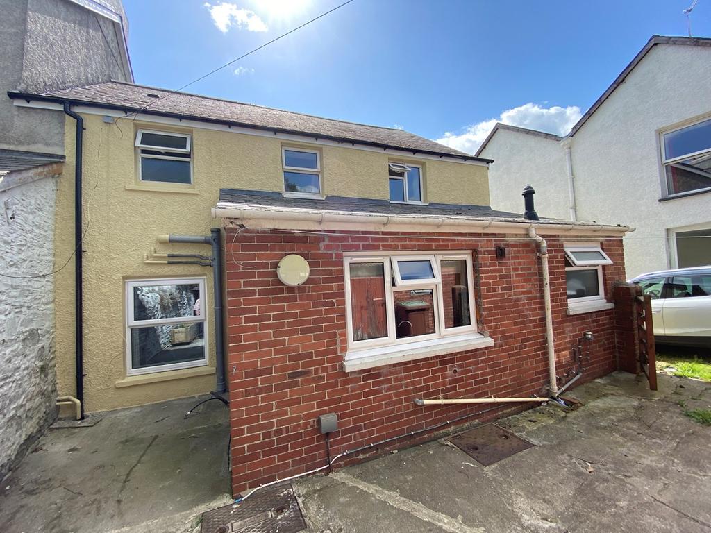 Pontrhydfendigaid Road, Tregaron, SY25 4 bed semi-detached house for ...