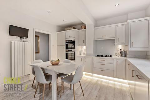 21 Chiltern Gardens, Hornchurch, RM12 4SQ
