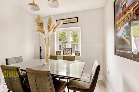 21 Chiltern Gardens, Hornchurch, RM12 4SQ