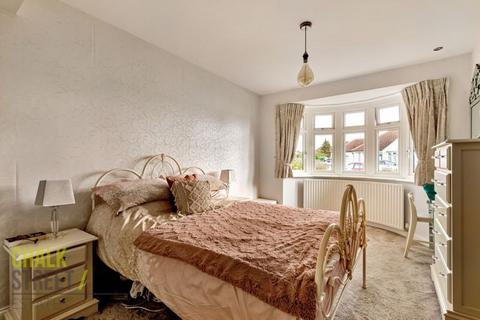 21 Chiltern Gardens, Hornchurch, RM12 4SQ