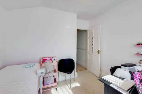 8 Edith Road, London, E6 1DE