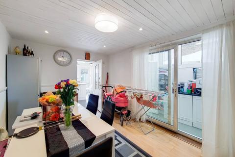 8 Edith Road, London, E6 1DE