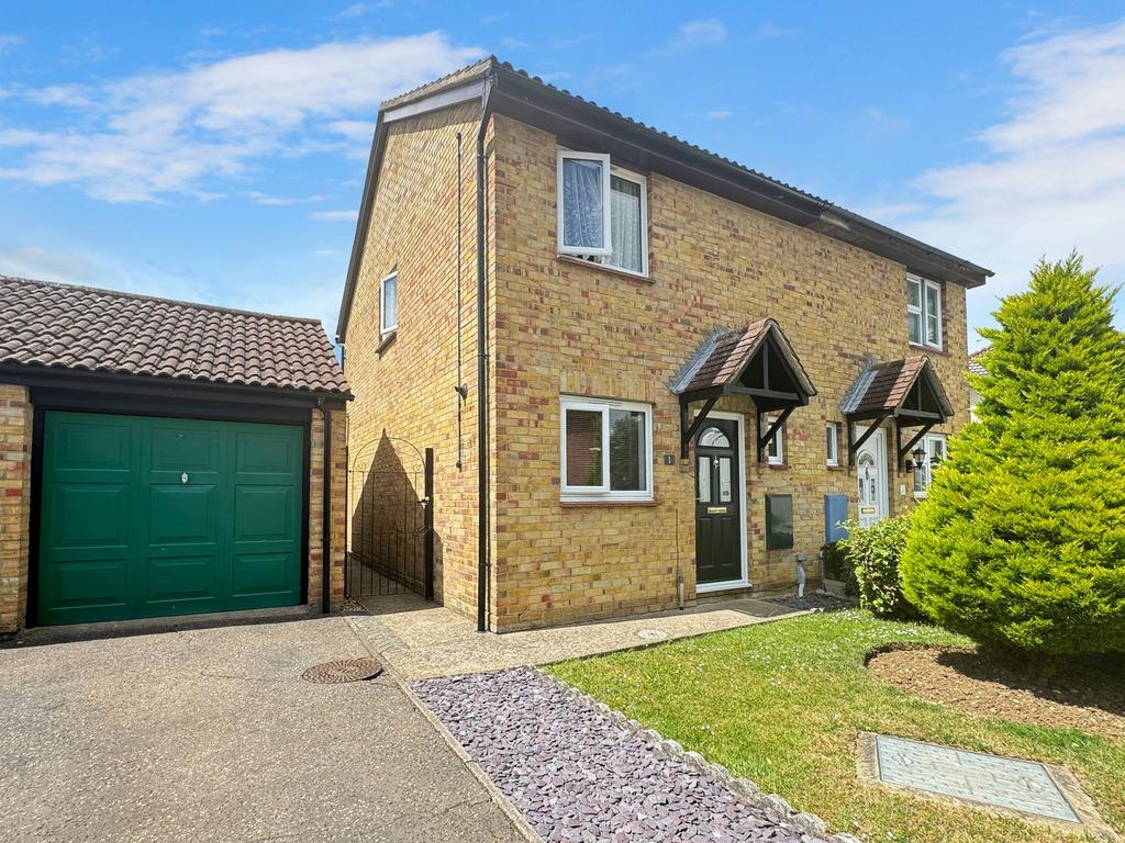 Knights Road, Braintree, CM7 3 bed semidetached house for sale £315,000