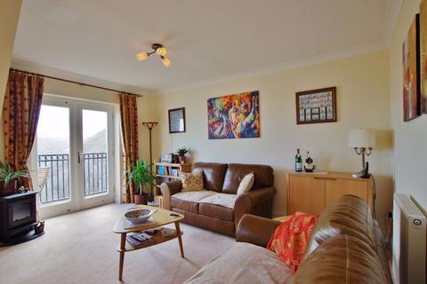 3 bedroom penthouse for sale, Castle Heights, Lynton