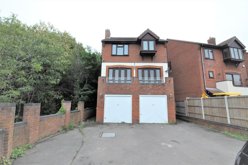 Westcott Close, Kingswinford, DY6 4 bed detached house £379,995