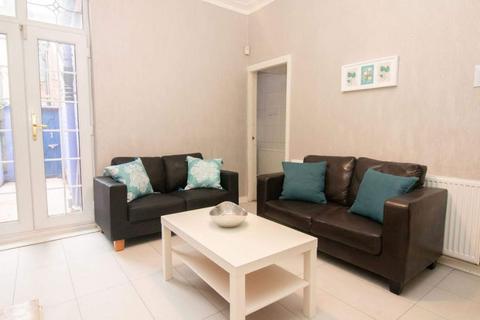 4 bedroom terraced house to rent, Romer Road, Liverpool