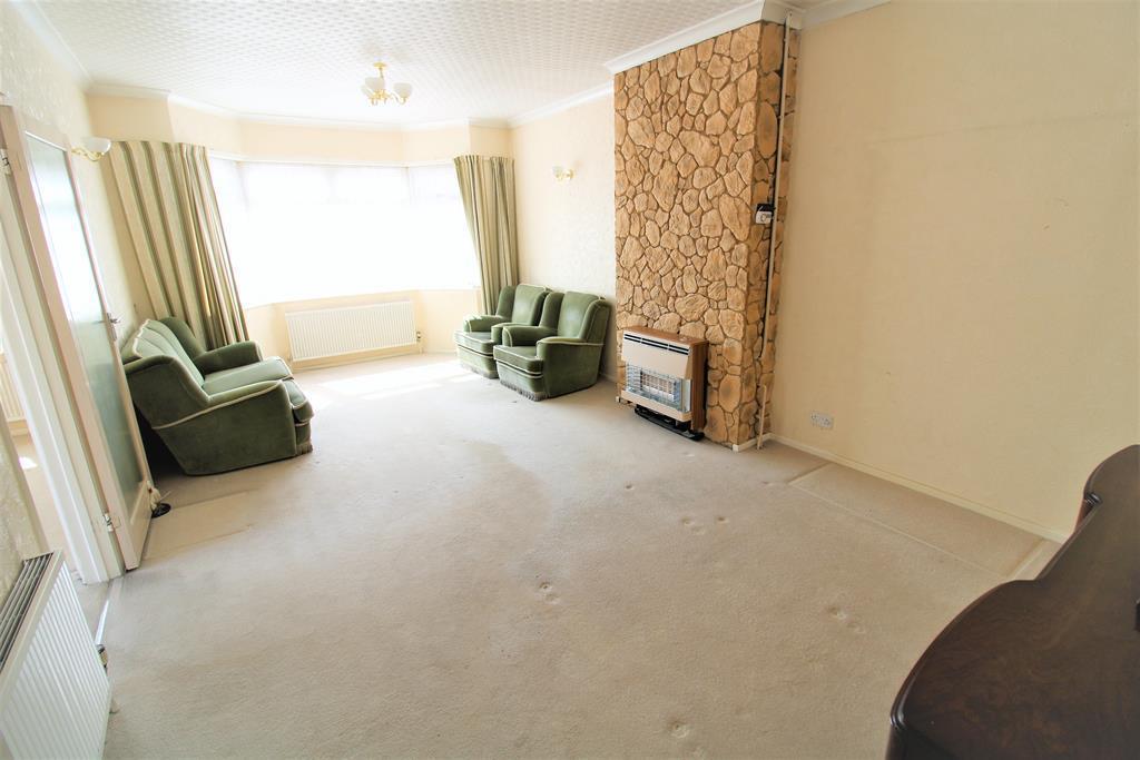Stratton Close, Bexleyheath, Kent... 2 bed semidetached bungalow £