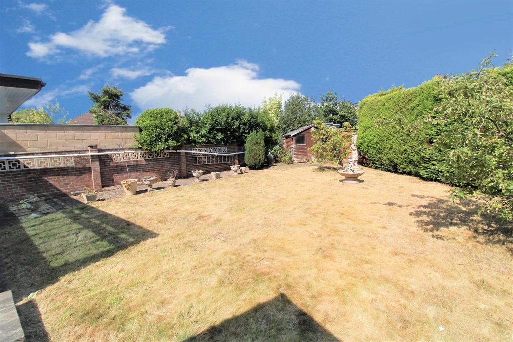Stratton Close, Bexleyheath, Kent... 2 bed semidetached bungalow £