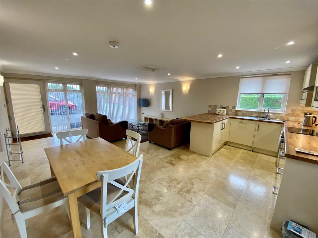 Halmore, Berkeley, GL13 9HJ 2 bed bungalow £1,100 pcm (£254 pw)