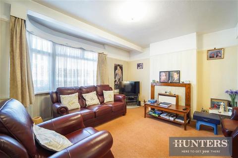 12 Avondale Gardens, Hounslow, TW4 5HX
