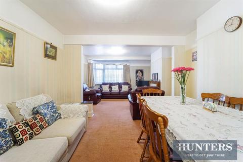 12 Avondale Gardens, Hounslow, TW4 5HX