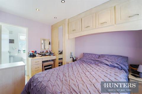 12 Avondale Gardens, Hounslow, TW4 5HX