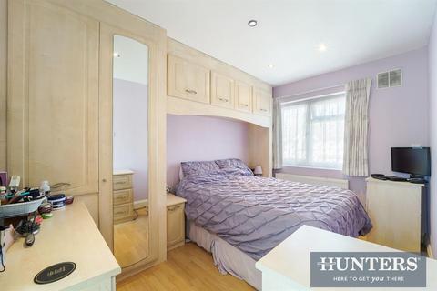 12 Avondale Gardens, Hounslow, TW4 5HX