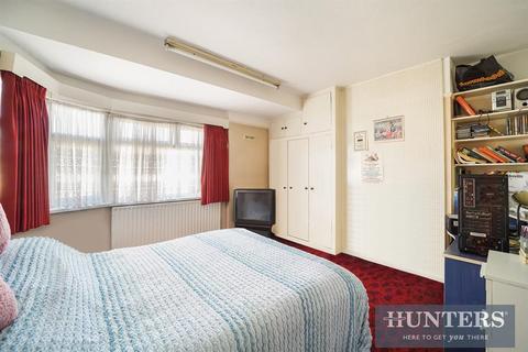 12 Avondale Gardens, Hounslow, TW4 5HX
