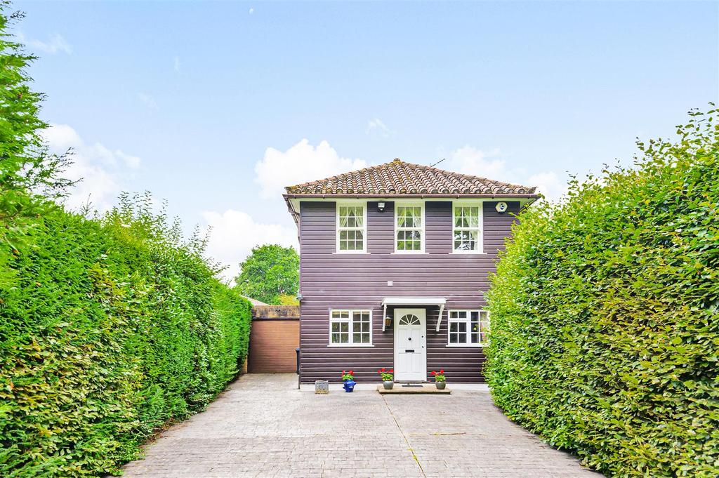 Woodland Way, Kingswood 2 bed detached house for sale £815,000