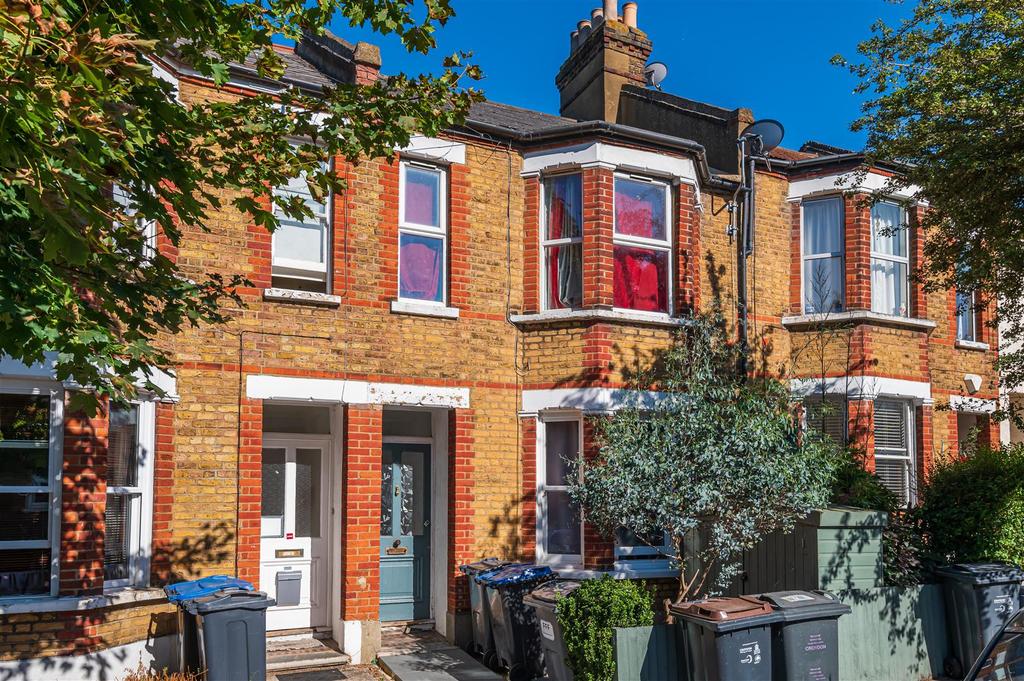 Queen Mary Road, London 3 bed flat £450,000