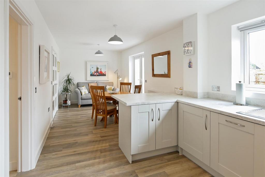 Locks Farm Lane, Chichester 4 bed detached house £635,000