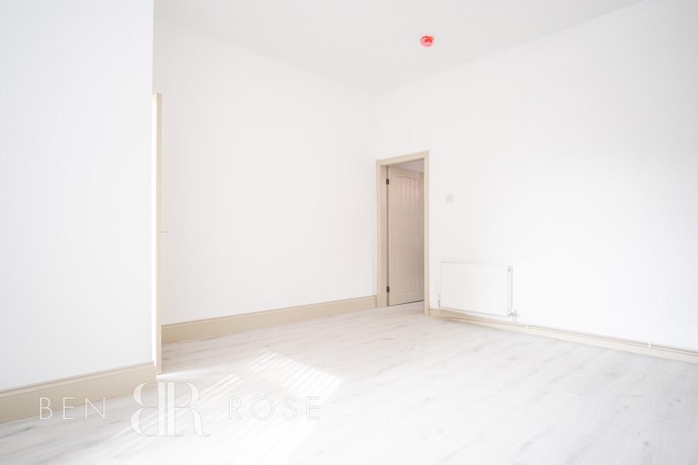 Cunliffe Street, Chorley 3 bed end of terrace house £750 pcm (£173 pw)