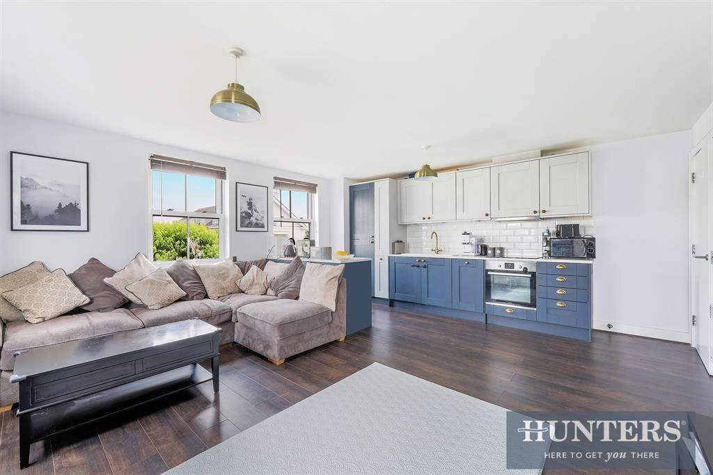 Lincoln Hall, Sherbrooke Way, KT4 2 bed flat £375,000