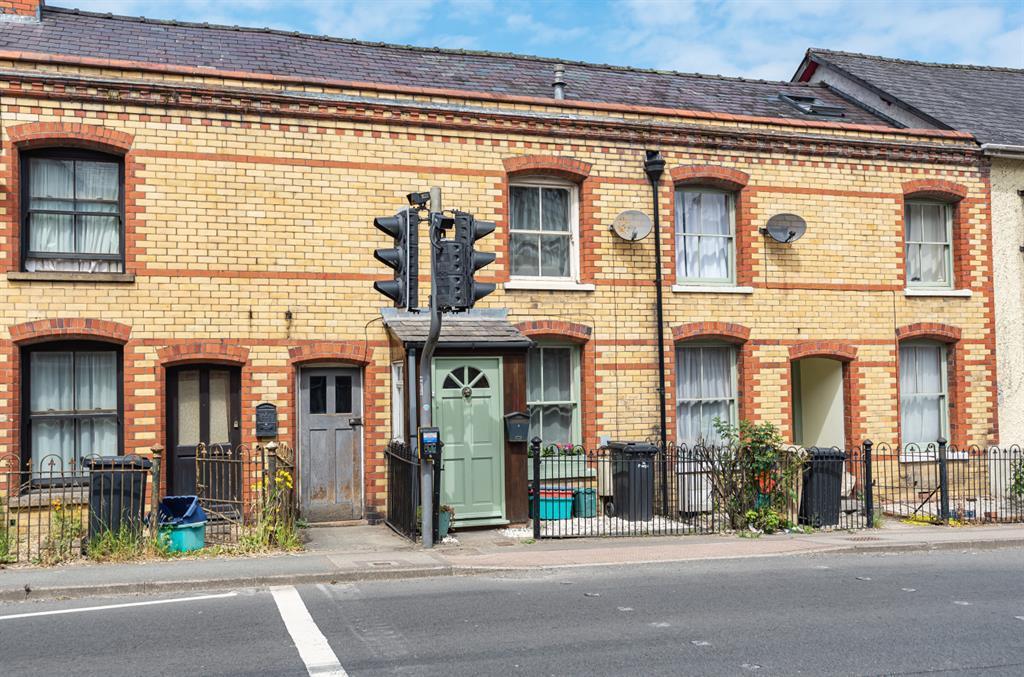 Wellington Road, Llandrindod Wells, LD1 5NG 2 bed terraced house £155,000