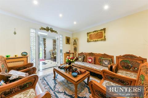 107 Ullswater Crescent, London, SW15 3RE