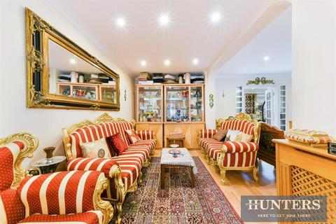 107 Ullswater Crescent, London, SW15 3RE
