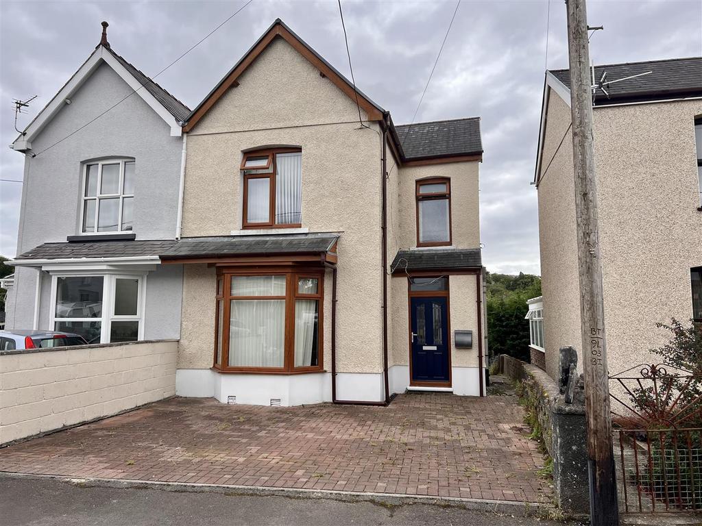 Glyn Road, Lower Brynamman, Ammanford 3 bed semidetached house for