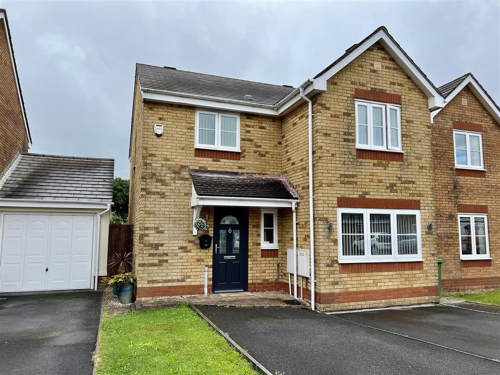 Bryn Dreinog, Capel Hendre, Ammanford 3 bed detached house £250,000