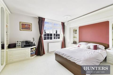 21a Stoneleigh Broadway, Epsom, KT17 2JA
