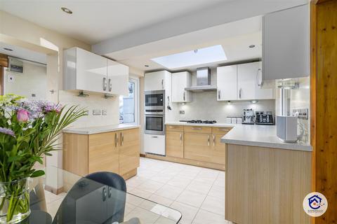 115 Raynham Avenue, London, N18 2BT