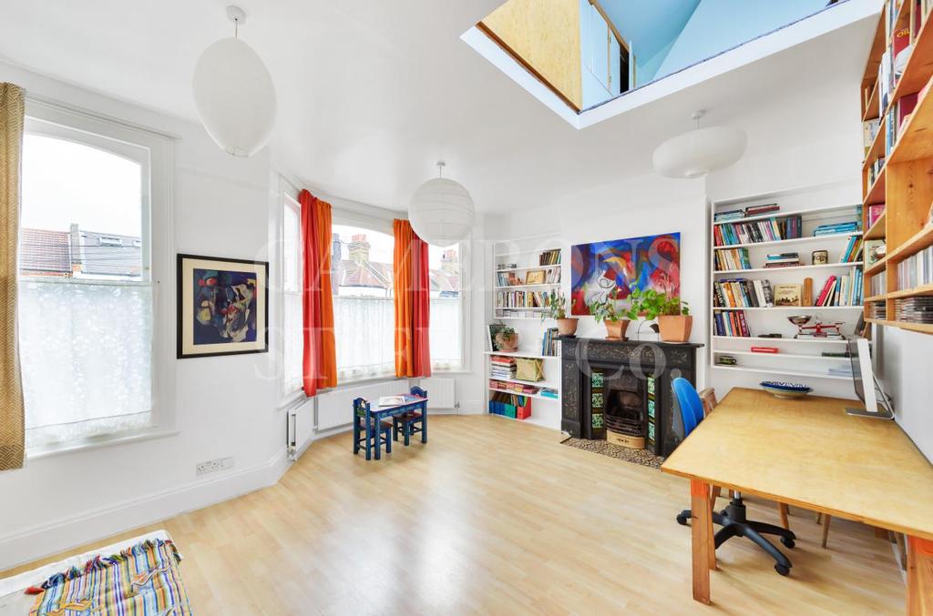 Purves Road, NW10 2 bed house for sale £695,000