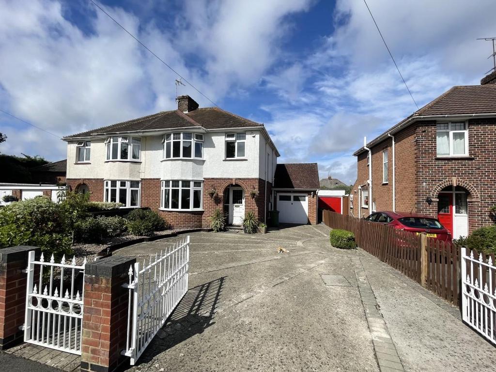 Barnwood Avenue, Barnwood, Gloucester 4 bed semidetached house for