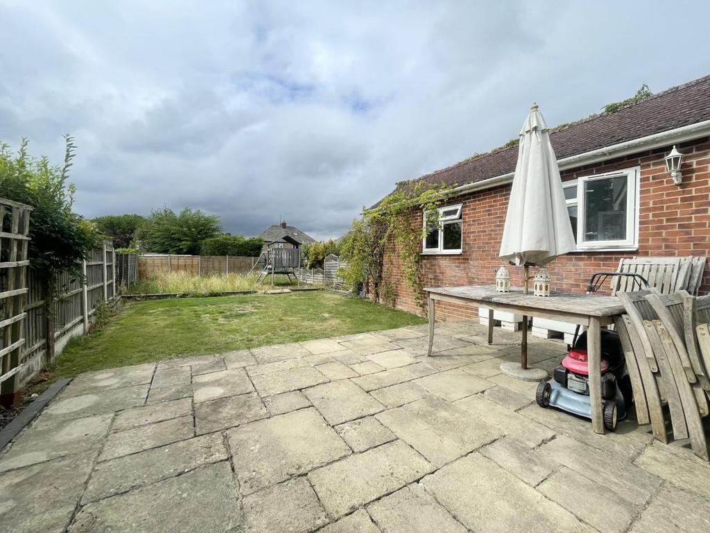 Barnwood Avenue, Barnwood, Gloucester 4 bed semidetached house £390,000