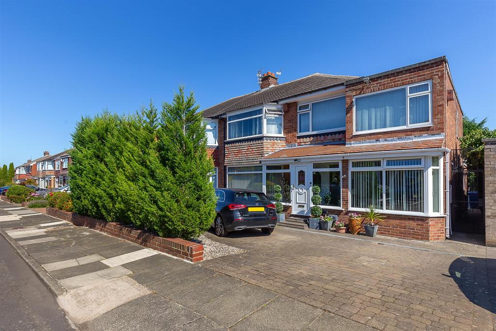 Eastcliffe Avenue, Gosforth... 5 bed semidetached house £450,000