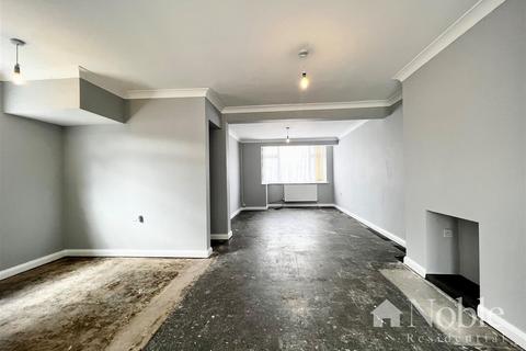 5 Brook Drive, Wickford, SS12 9EQ