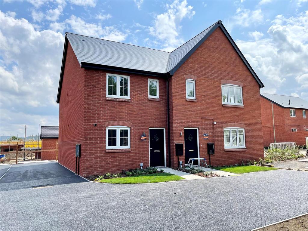 Hempsted, Gloucester 2 bed semidetached house £240,000