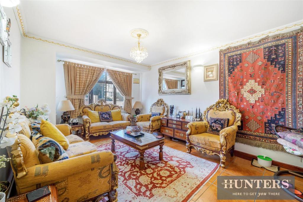 Heath Road, Hounslow, TW3 4 bed semidetached house £950,000