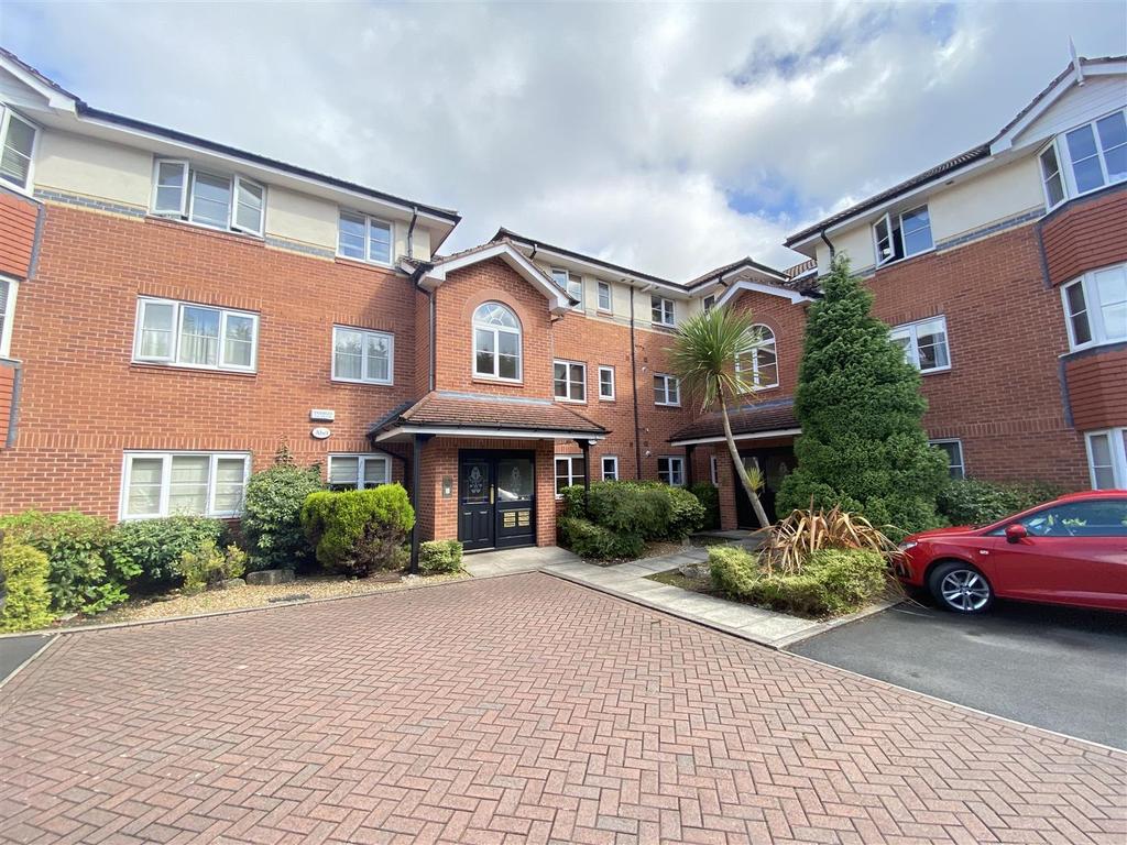 Chamberlain Drive, Wilmslow 2 bed flat - £179,950