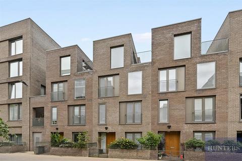 2 Boaters Avenue, Brentford, TW8 8FG