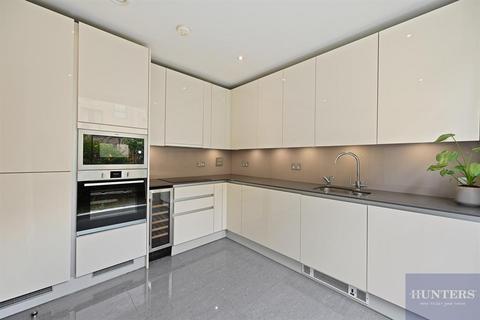2 Boaters Avenue, Brentford, TW8 8FG