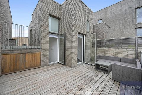 2 Boaters Avenue, Brentford, TW8 8FG