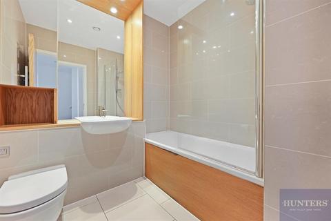 2 Boaters Avenue, Brentford, TW8 8FG