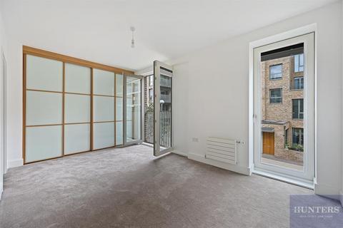 2 Boaters Avenue, Brentford, TW8 8FG